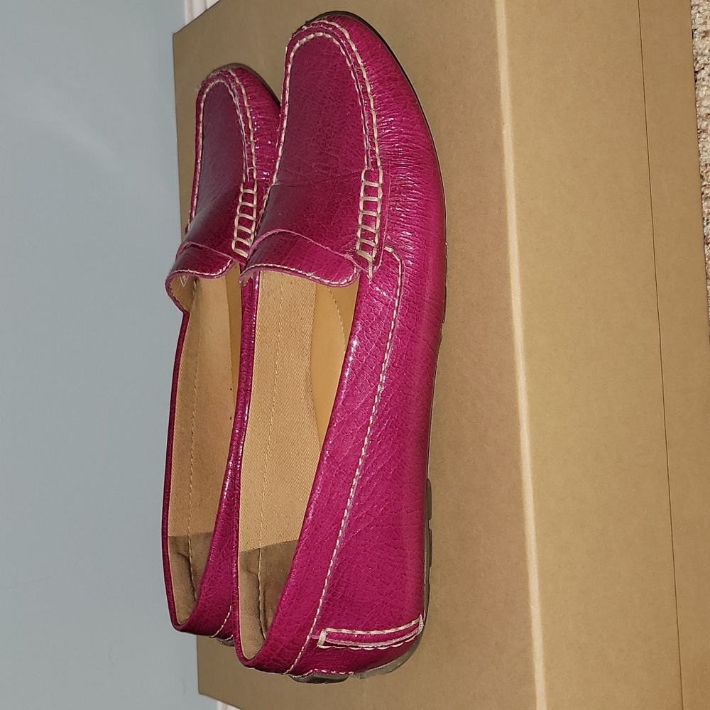 Clark's Women's Leather Moccasin style dress shoe Size 10